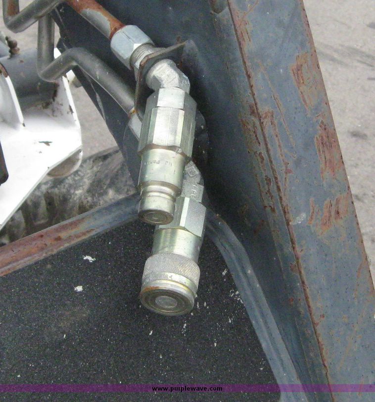 image for item 5230 Bobcat 773 skid steer