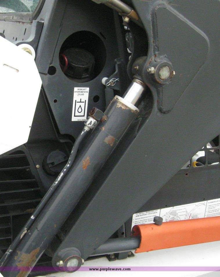 image for item 5230 Bobcat 773 skid steer