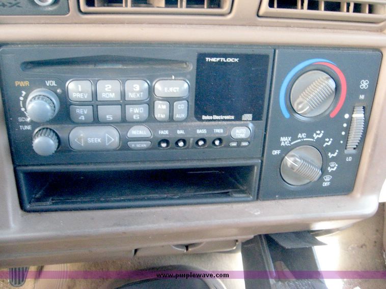 image for item 6689 1997 GMC Jimmy