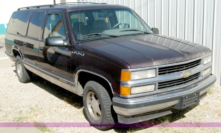 image for item 6695 1996 Chevrolet C1500 suburban