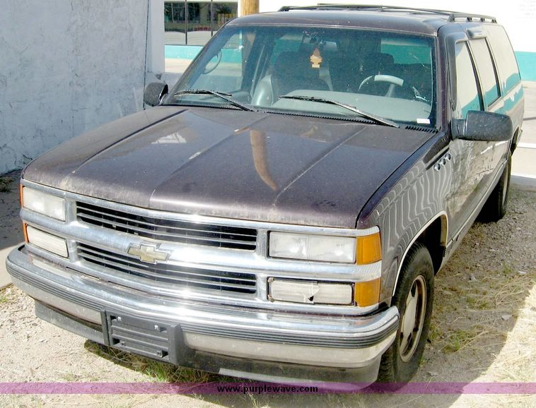 image for item 6695 1996 Chevrolet C1500 suburban