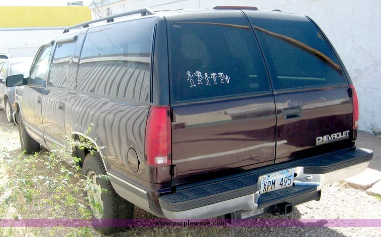 image for item 6695 1996 Chevrolet C1500 suburban