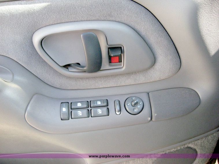 image for item 6695 1996 Chevrolet C1500 suburban