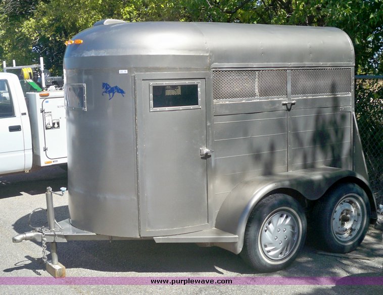 Tandem axle horse trailer in Derby, KS Item 7433 sold Purple Wave