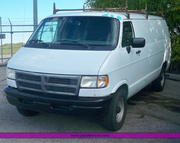 image for item 7511 1997 Dodge Ram B2500 van