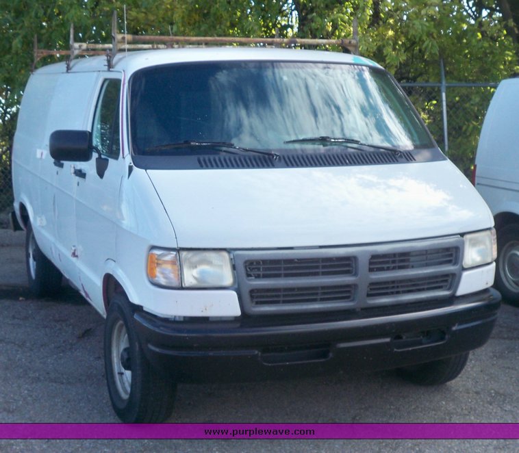 image for item 7511 1997 Dodge Ram B2500 van