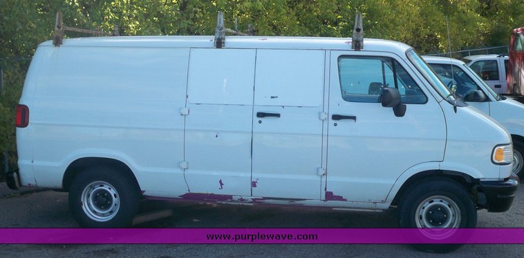 image for item 7511 1997 Dodge Ram B2500 van