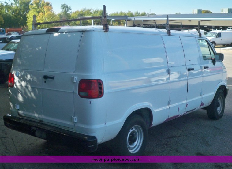 image for item 7511 1997 Dodge Ram B2500 van