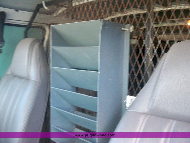 image for item 7511 1997 Dodge Ram B2500 van