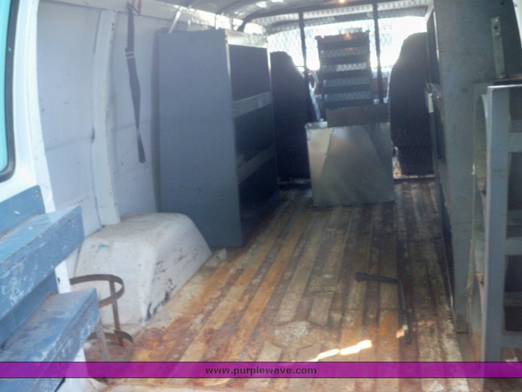 image for item 7511 1997 Dodge Ram B2500 van