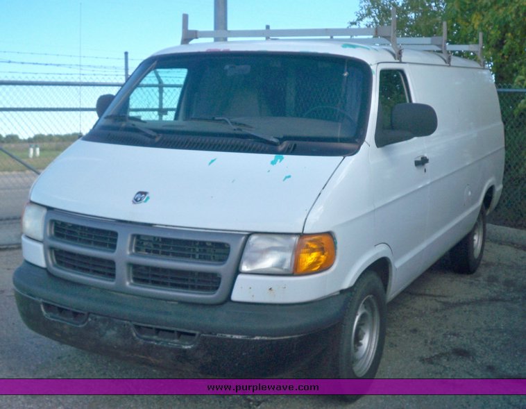 image for item 7512 1999 Dodge Ram B2500 van