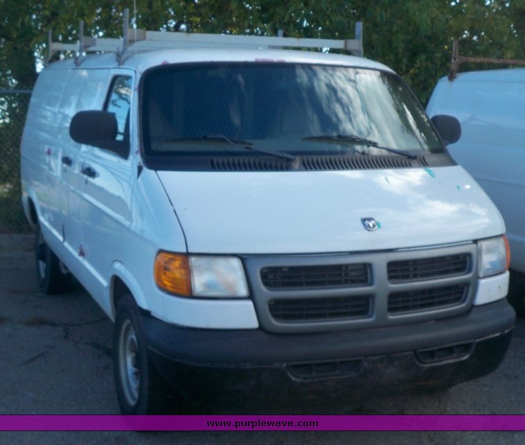 image for item 7512 1999 Dodge Ram B2500 van