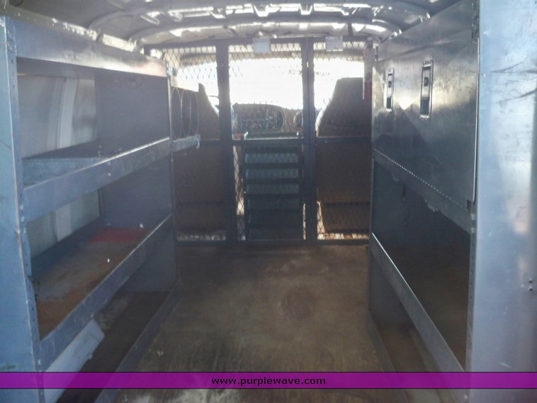 image for item 7512 1999 Dodge Ram B2500 van