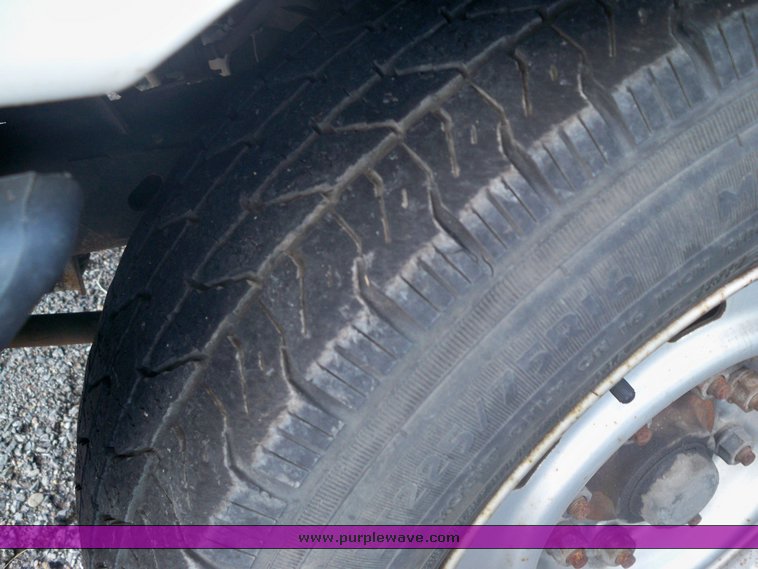 image for item 7512 1999 Dodge Ram B2500 van