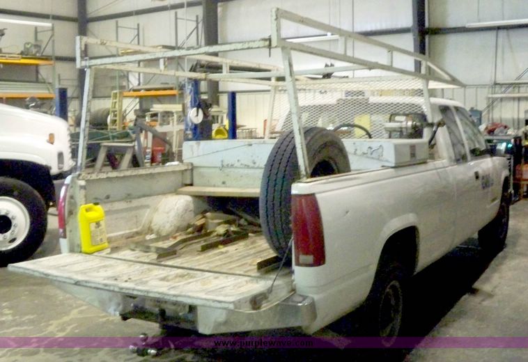 image for item 7518 1998 Chevrolet C2500  extended cab pickup truck