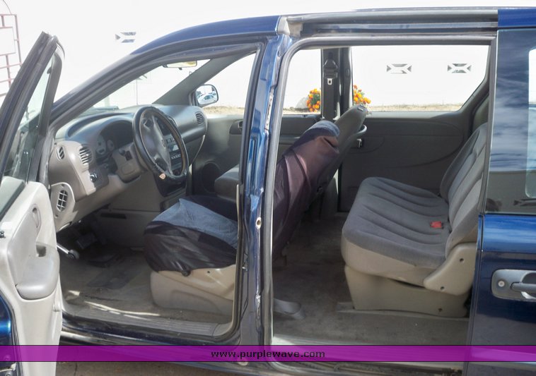 image for item 7654 2001 Dodge Caravan SE