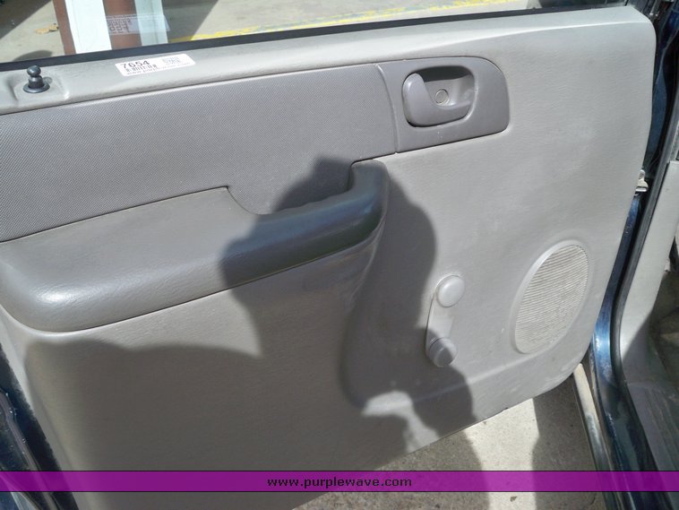 image for item 7654 2001 Dodge Caravan SE