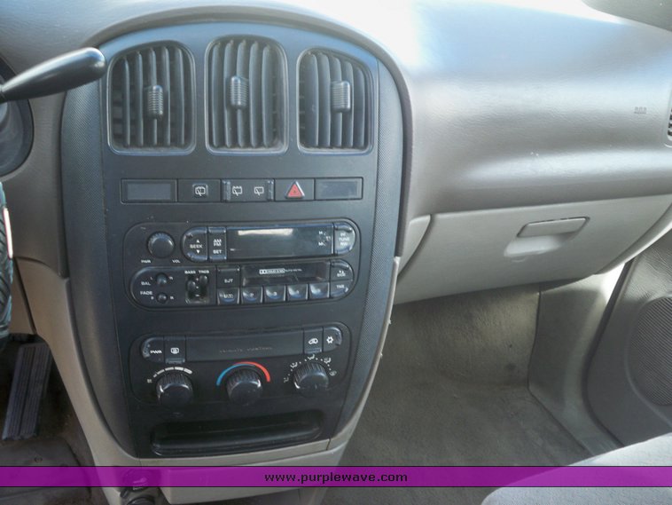 image for item 7654 2001 Dodge Caravan SE
