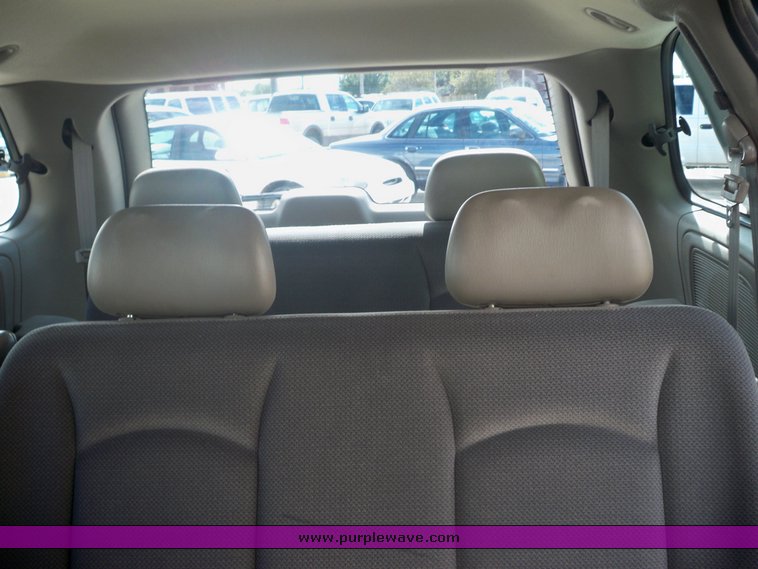 image for item 7654 2001 Dodge Caravan SE