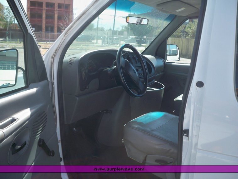 image for item 7655 1998 Ford Club Wagon E350 HD