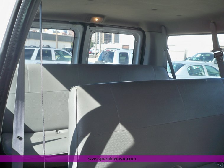 image for item 7655 1998 Ford Club Wagon E350 HD