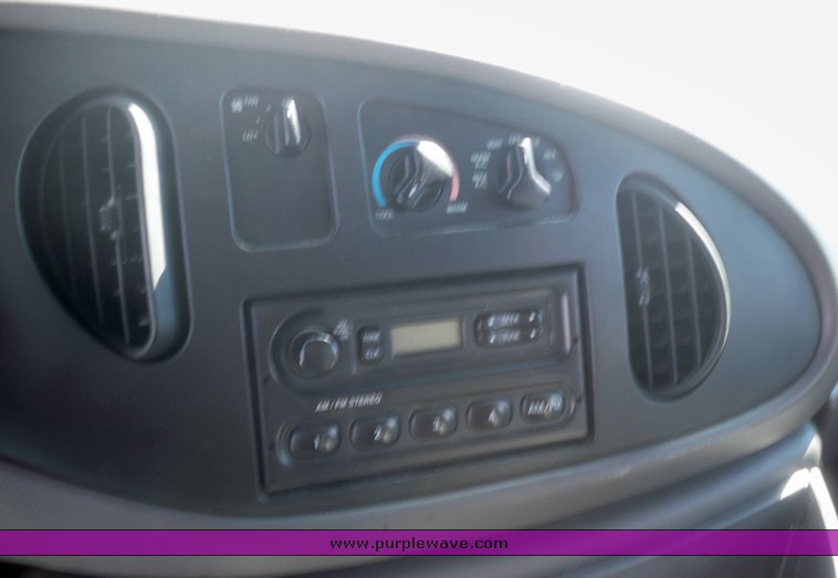 image for item 7655 1998 Ford Club Wagon E350 HD