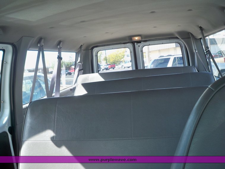 image for item 7655 1998 Ford Club Wagon E350 HD
