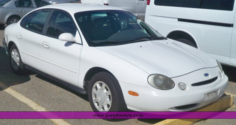 image for item 7656 1997 Ford Taurus GL