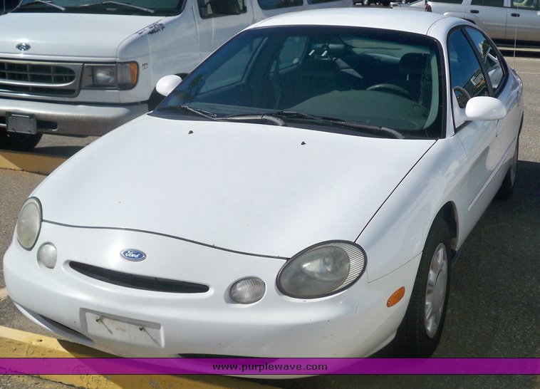 image for item 7656 1997 Ford Taurus GL