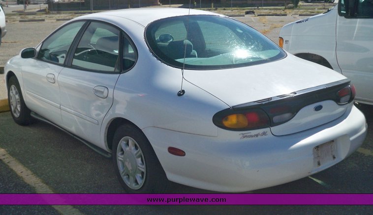 image for item 7656 1997 Ford Taurus GL