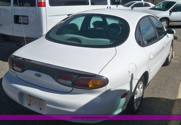 image for item 7656 1997 Ford Taurus GL