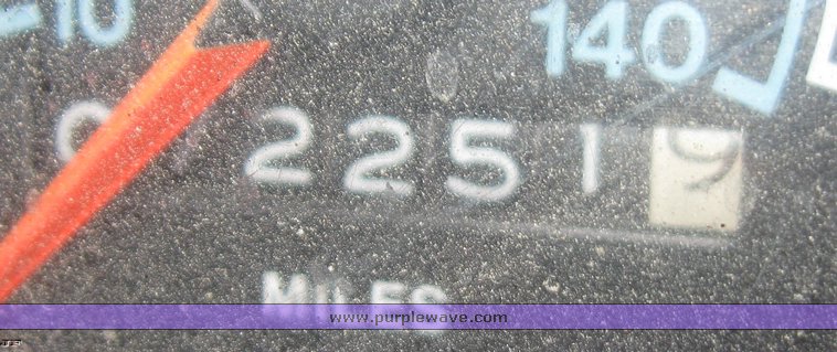 image for item 8392 1985 International S Series F2554 oil truck