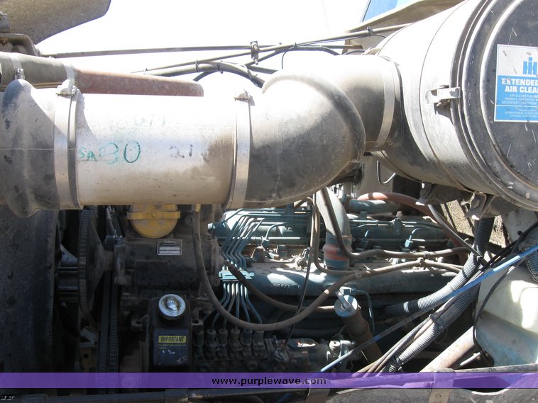 image for item 8392 1985 International S Series F2554 oil truck