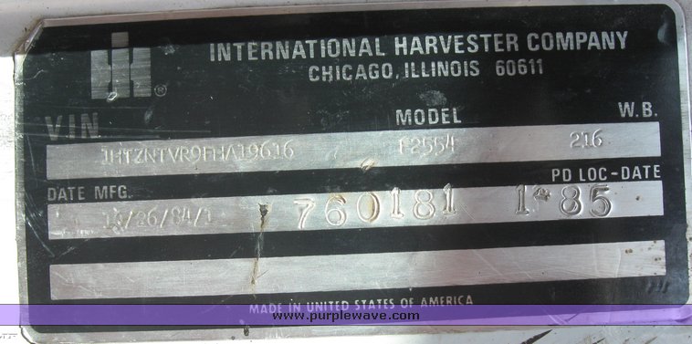 image for item 8392 1985 International S Series F2554 oil truck