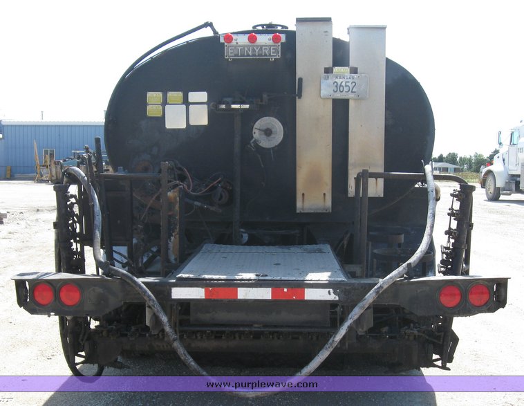 image for item 8393 1970 International Loadstar 1700 oil truck