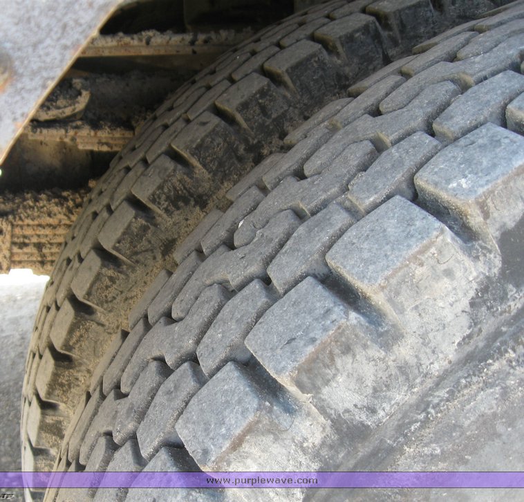 image for item 8393 1970 International Loadstar 1700 oil truck