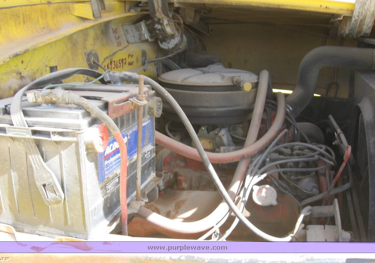 image for item 8393 1970 International Loadstar 1700 oil truck