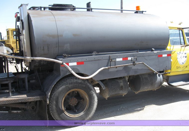 image for item 8393 1970 International Loadstar 1700 oil truck
