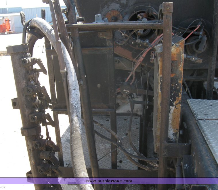 image for item 8393 1970 International Loadstar 1700 oil truck