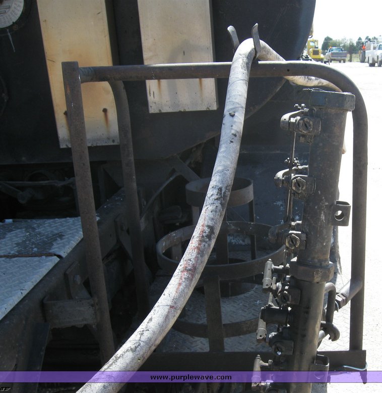 image for item 8393 1970 International Loadstar 1700 oil truck