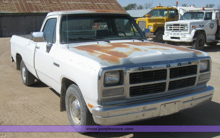 image for item 8396 1992 Dodge D-150 pickup truck