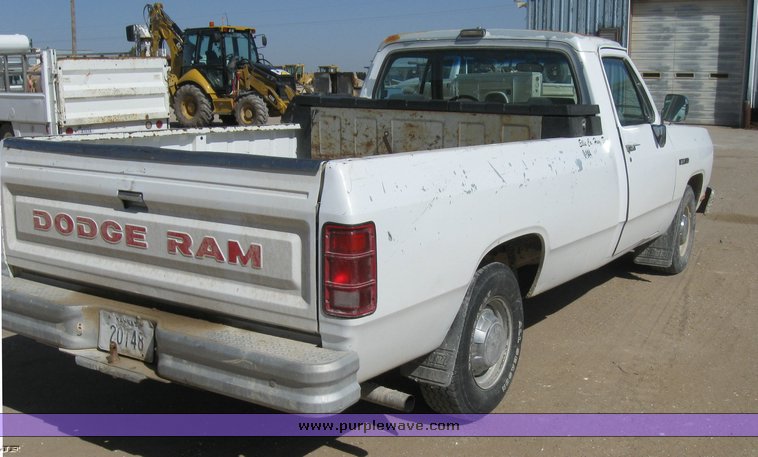 image for item 8396 1992 Dodge D-150 pickup truck
