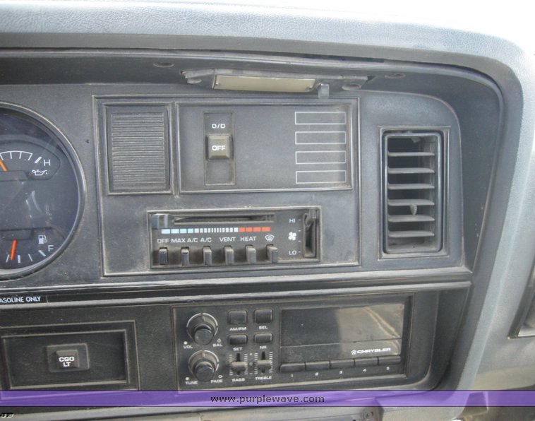 image for item 8396 1992 Dodge D-150 pickup truck