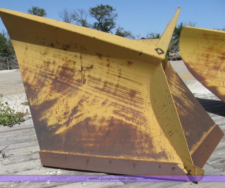 image for item 8397 1994 Dymax DVX-10 10' V-plow