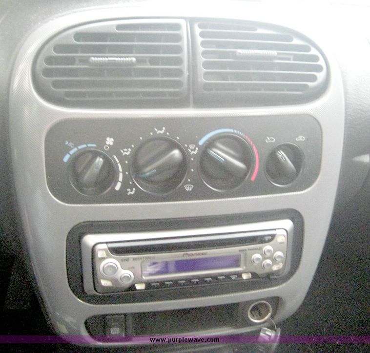 image for item 8639 2002 Dodge Neon ES