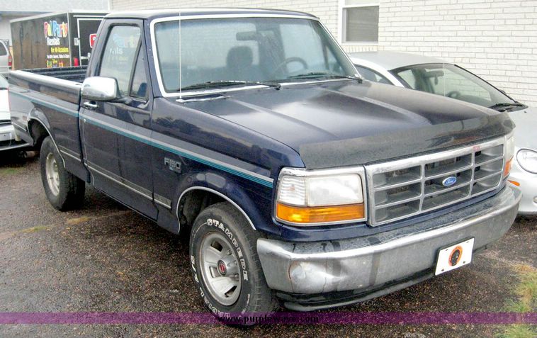 image for item 8640 1994 Ford F150 pickup truck