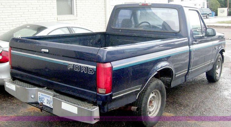 image for item 8640 1994 Ford F150 pickup truck