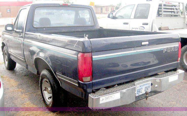 image for item 8640 1994 Ford F150 pickup truck