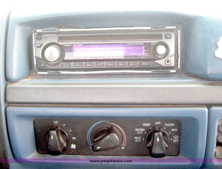 image for item 8640 1994 Ford F150 pickup truck