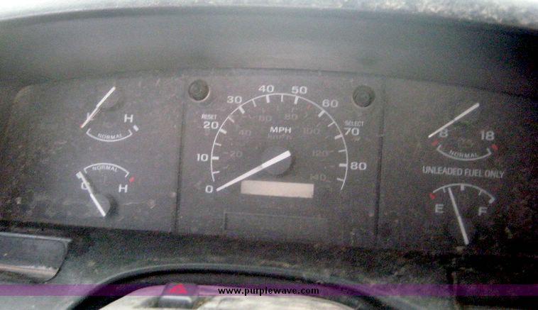 image for item 8640 1994 Ford F150 pickup truck